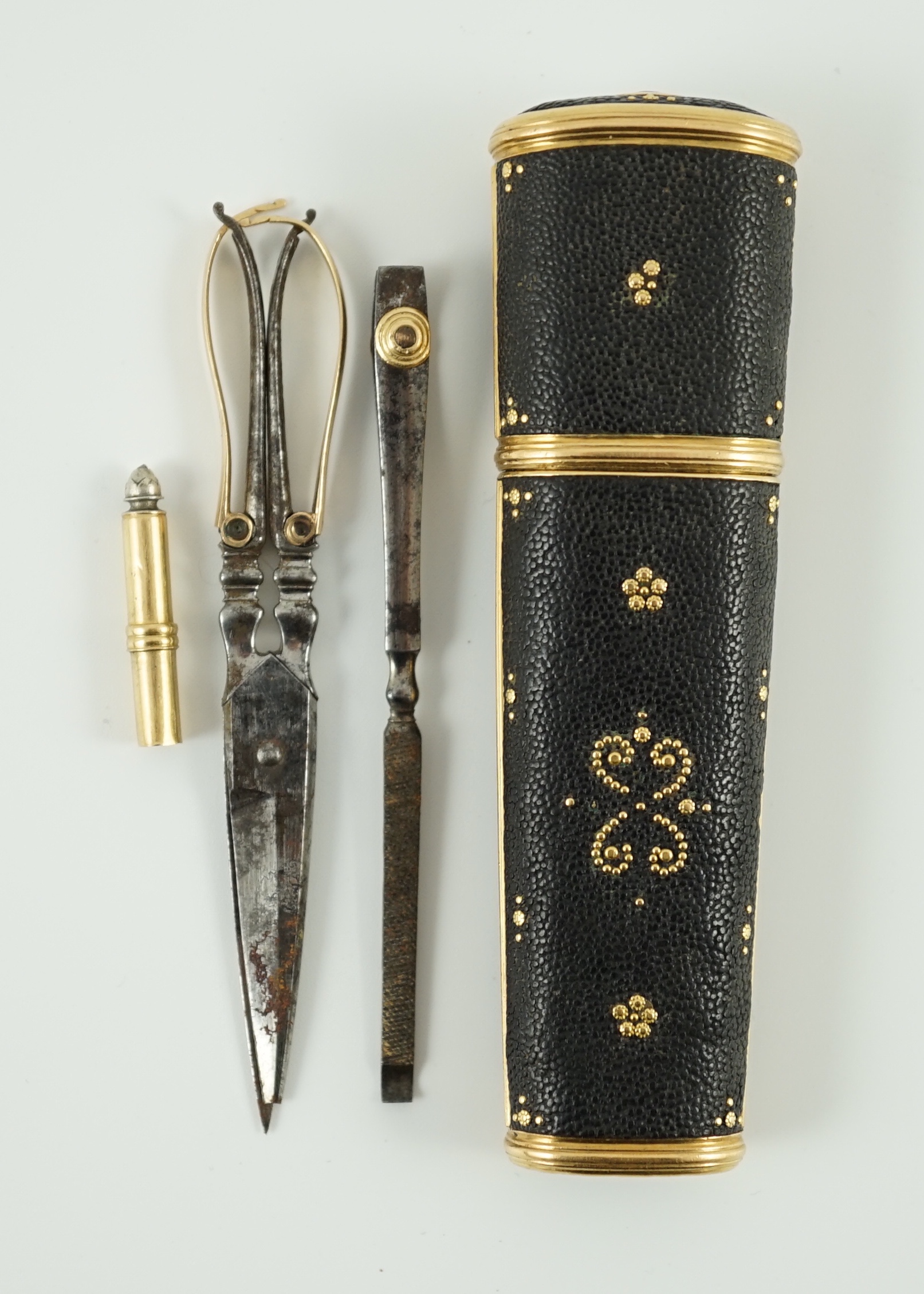 A George III gold mounted piqué work etui